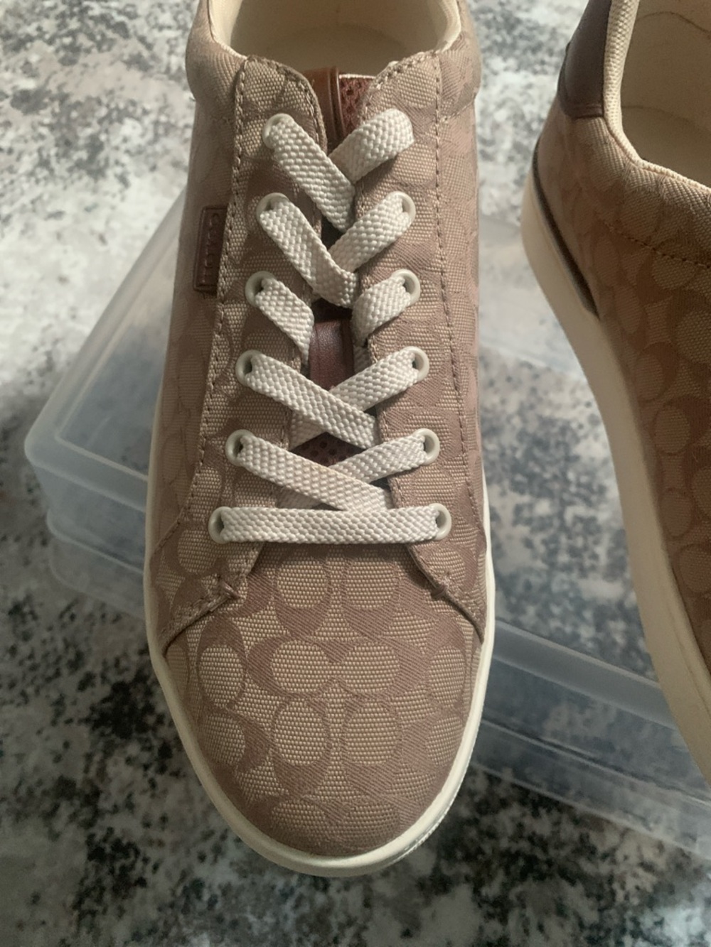 🆕 - Y2K -Authentic Coach Woman’s Tan Patterned Sneakers - Picture 3 of 13